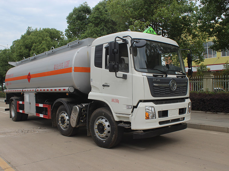 東風(fēng)天錦18.1立方SCS5262GYYDFH6運(yùn)油車(chē)