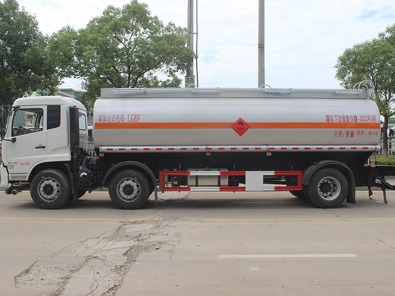 東風(fēng)天錦18.1立方SCS5262GYYDFH6運(yùn)油車(chē)